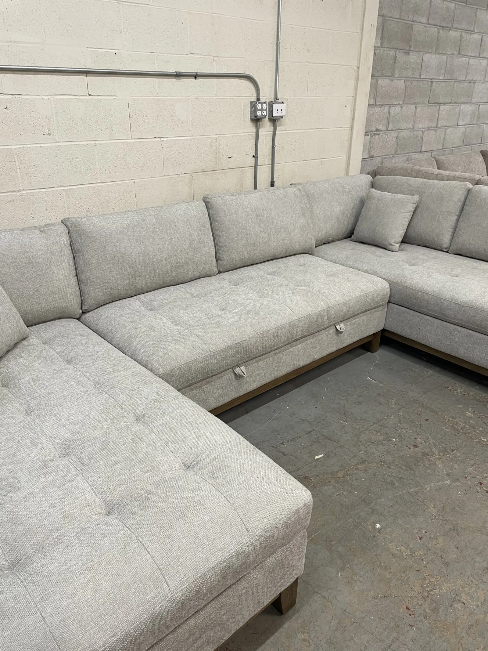 Thomasville Tavish Fabric Sectional With Storage Light Gray - Image 3
